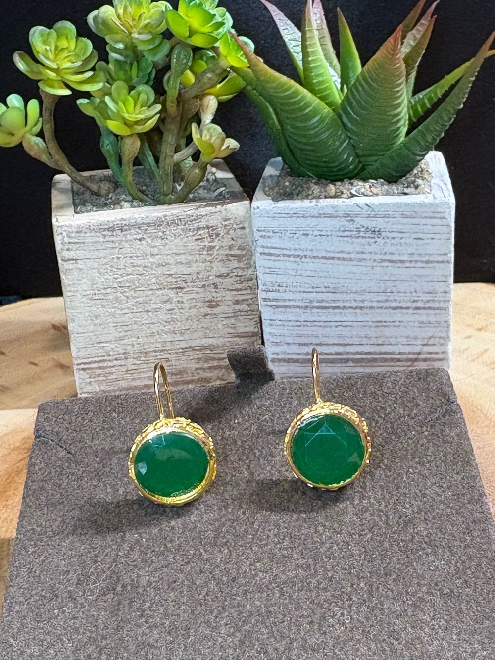 Vintage Gold-Trim Emerald Green Earrings💚